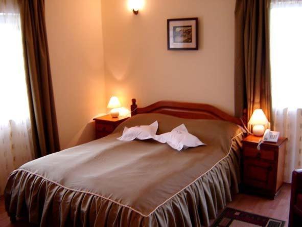 Hotel Cosmos Кымпулунг-Молдовенеск Номер фото