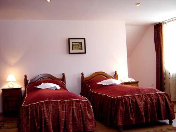 Hotel Cosmos Кымпулунг-Молдовенеск Номер фото