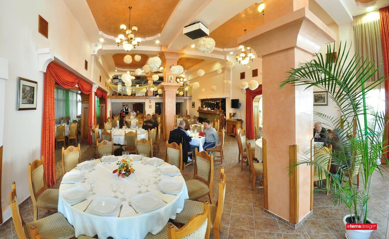Hotel Cosmos Кымпулунг-Молдовенеск Экстерьер фото