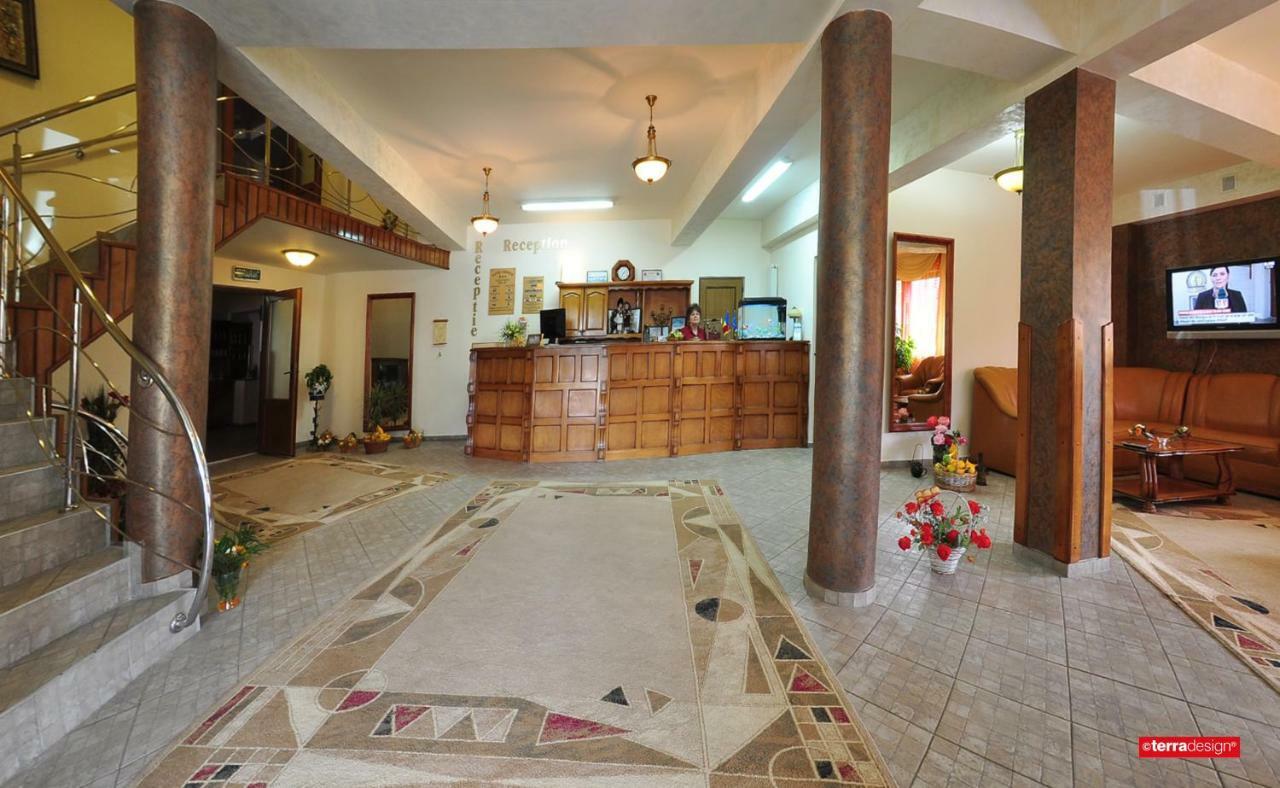 Hotel Cosmos Кымпулунг-Молдовенеск Экстерьер фото