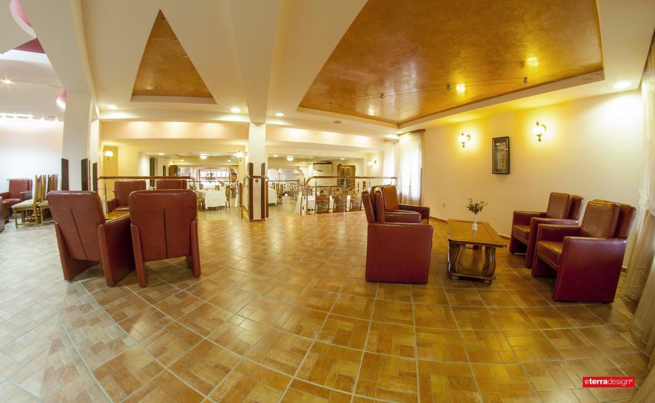 Hotel Cosmos Кымпулунг-Молдовенеск Экстерьер фото