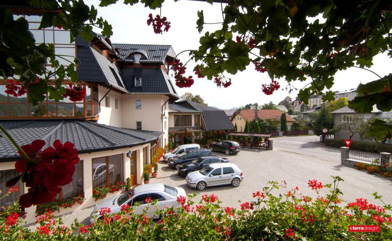 Hotel Cosmos Кымпулунг-Молдовенеск Экстерьер фото