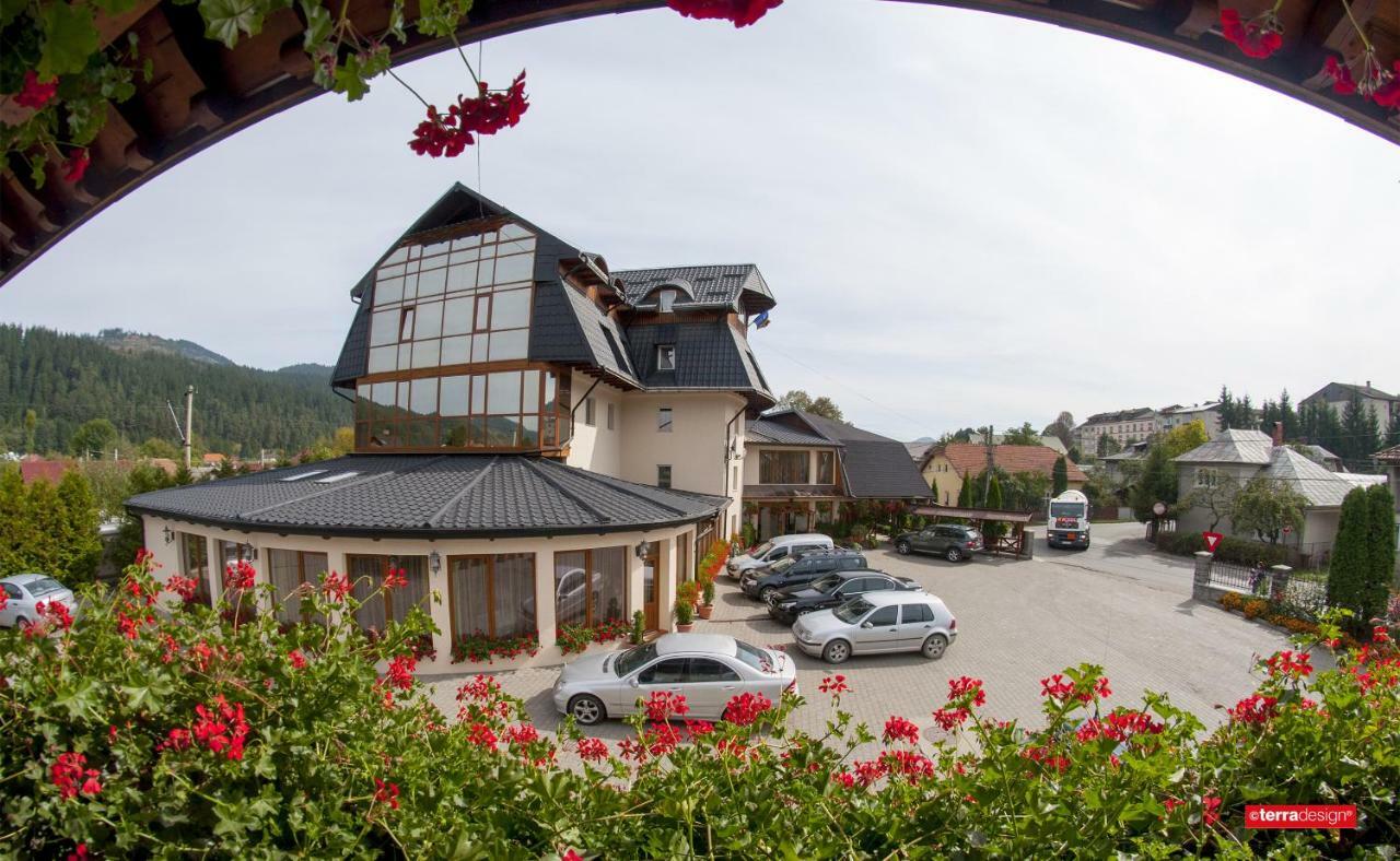 Hotel Cosmos Кымпулунг-Молдовенеск Экстерьер фото