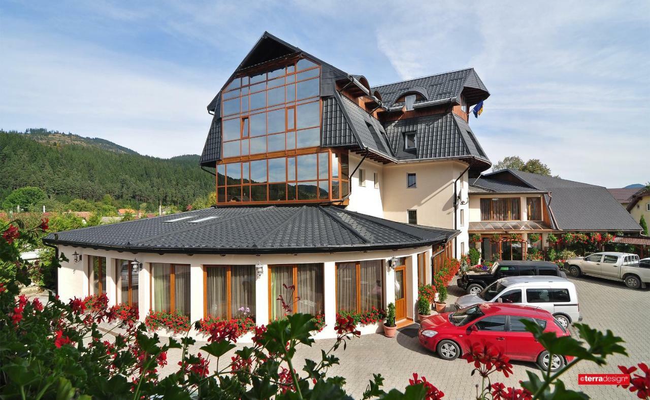 Hotel Cosmos Кымпулунг-Молдовенеск Экстерьер фото