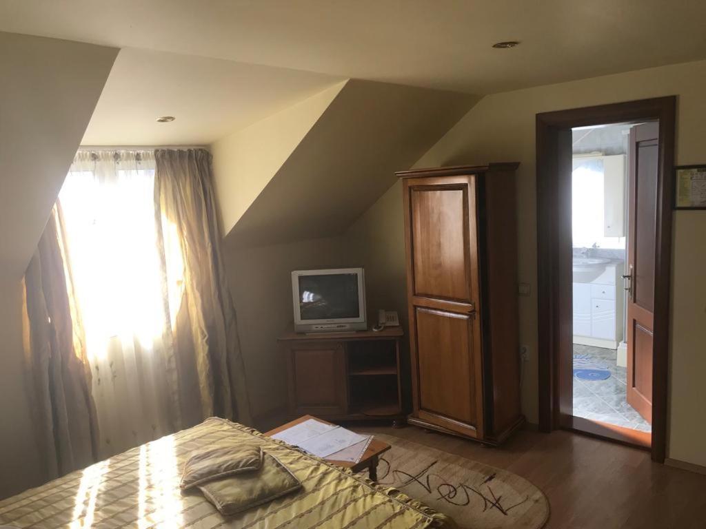 Hotel Cosmos Кымпулунг-Молдовенеск Экстерьер фото