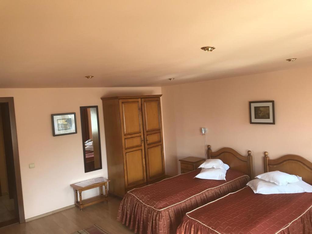 Hotel Cosmos Кымпулунг-Молдовенеск Экстерьер фото